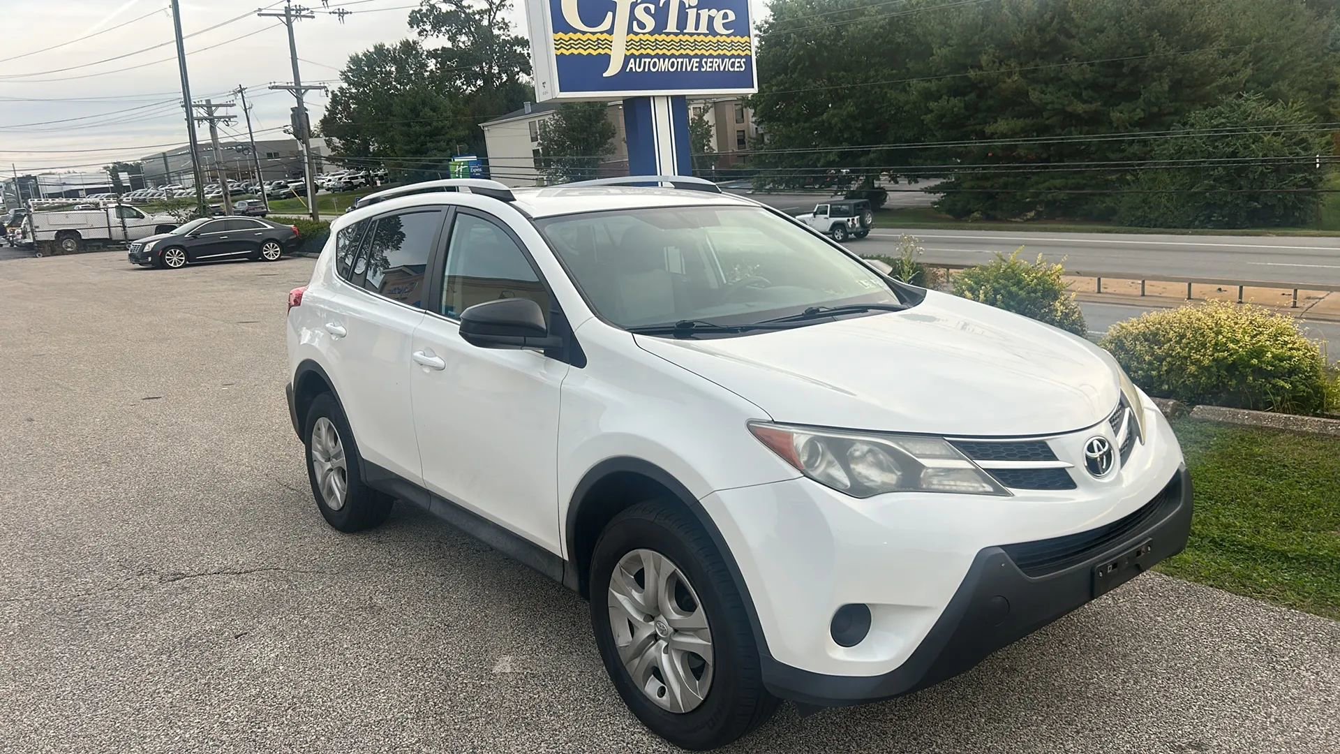 Used 2015 Toyota RAV4 LE image 17
