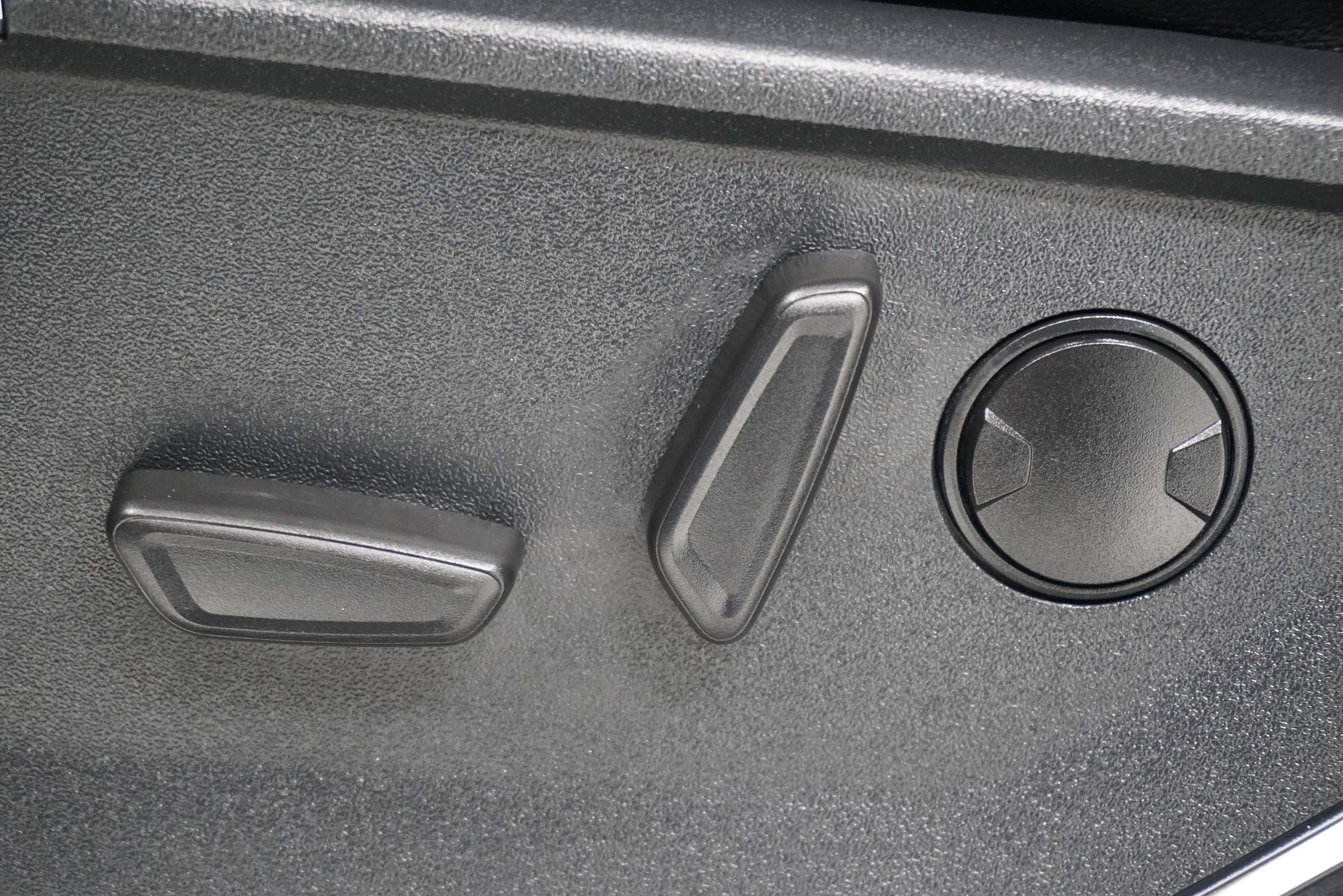 Used 2023 Ford F350 Lariat w/ Chrome Package image 18