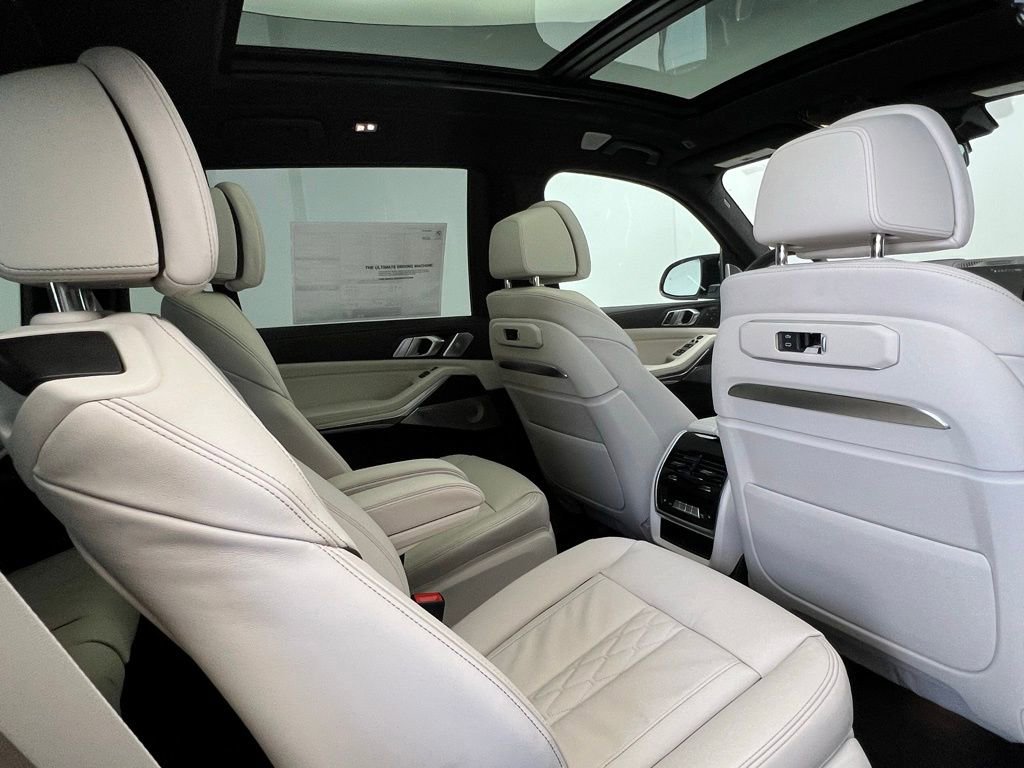 New 2026 BMW X7 M60i image 8
