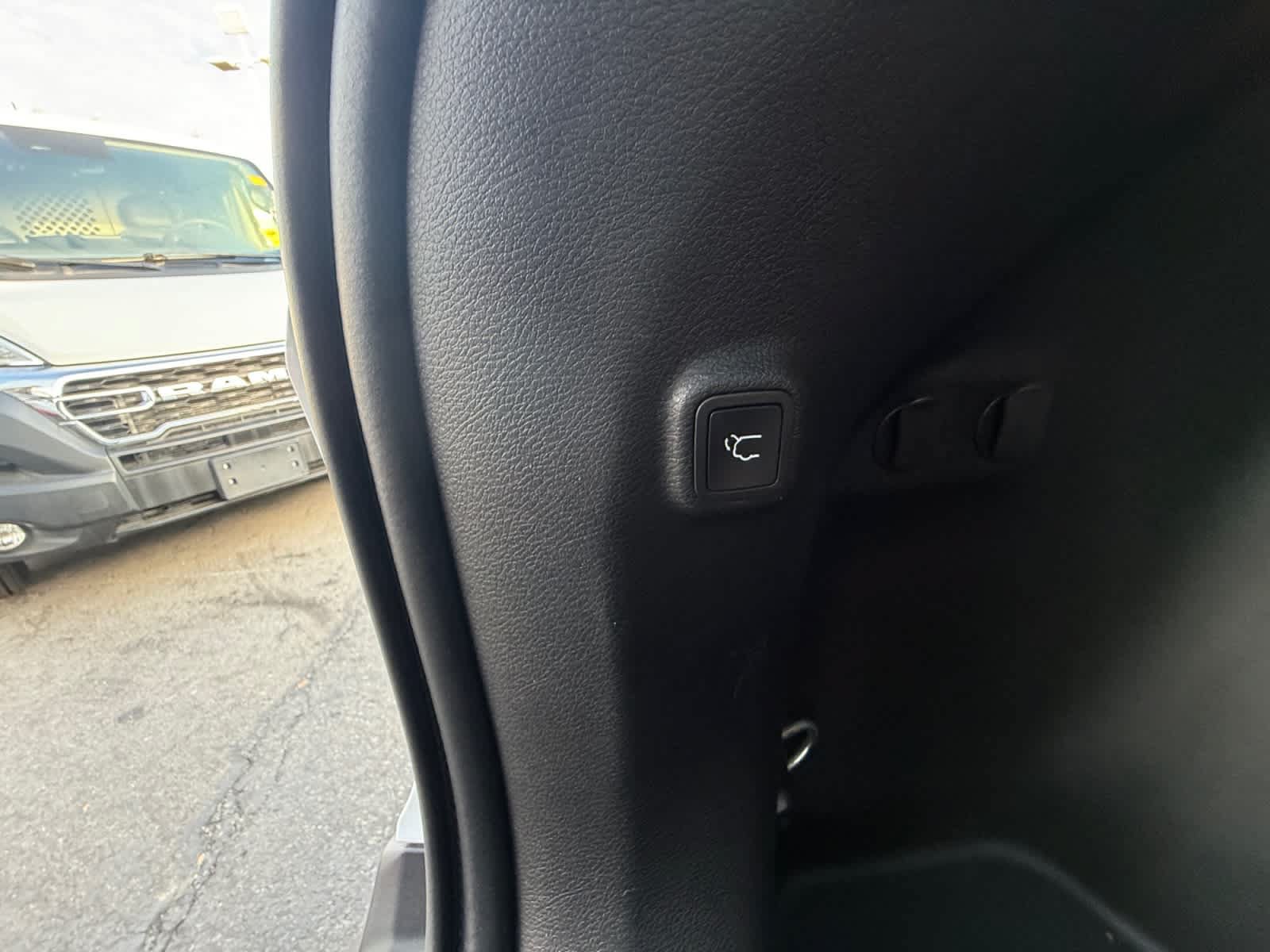 Used 2020 Jeep Cherokee Limited AWD/4WD image 30