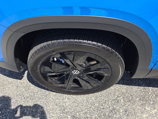 New 2026 Volkswagen Taos SE FWD image 17