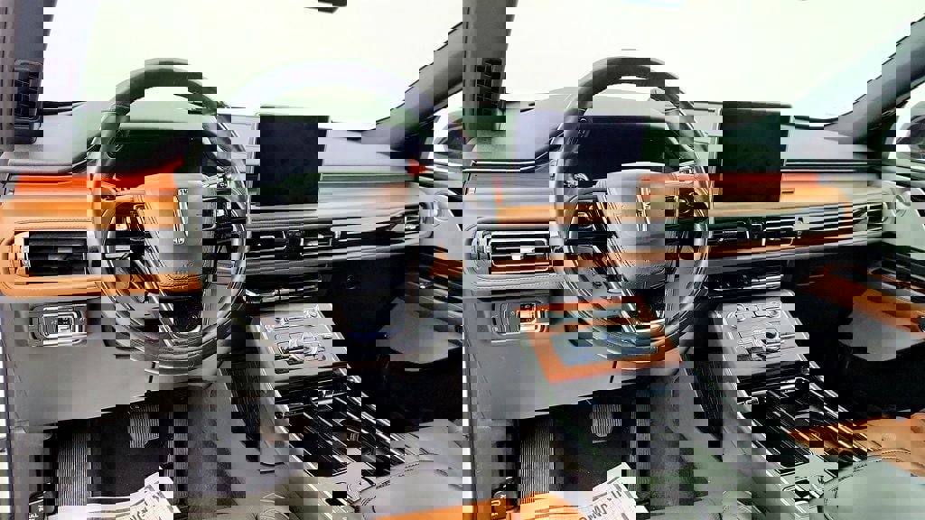 Used 2023 Lincoln Aviator Grand Touring w/ Equipment Group 301A image 12