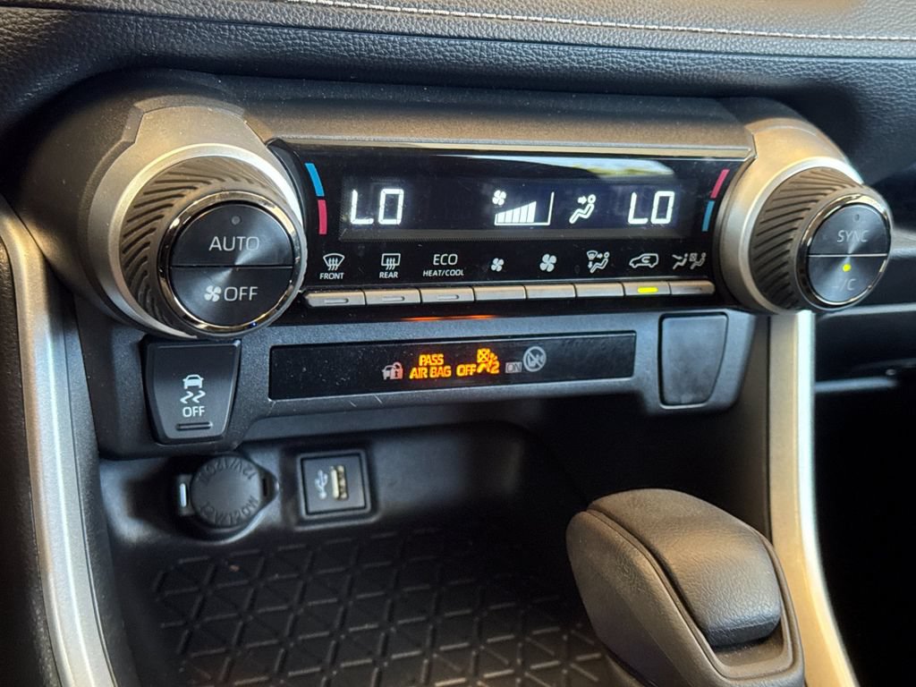 Used 2024 Toyota RAV4 LE AWD/4WD image 26