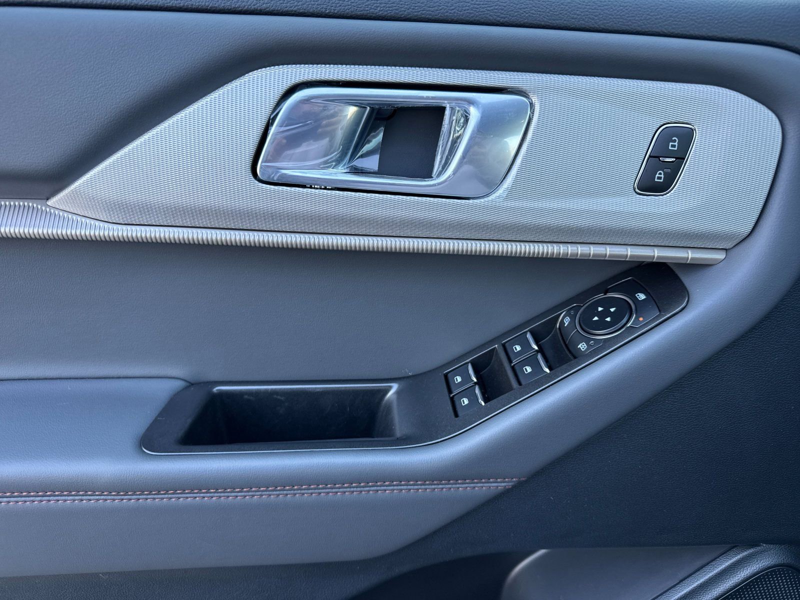 New 2026 Ford Explorer Active image 10