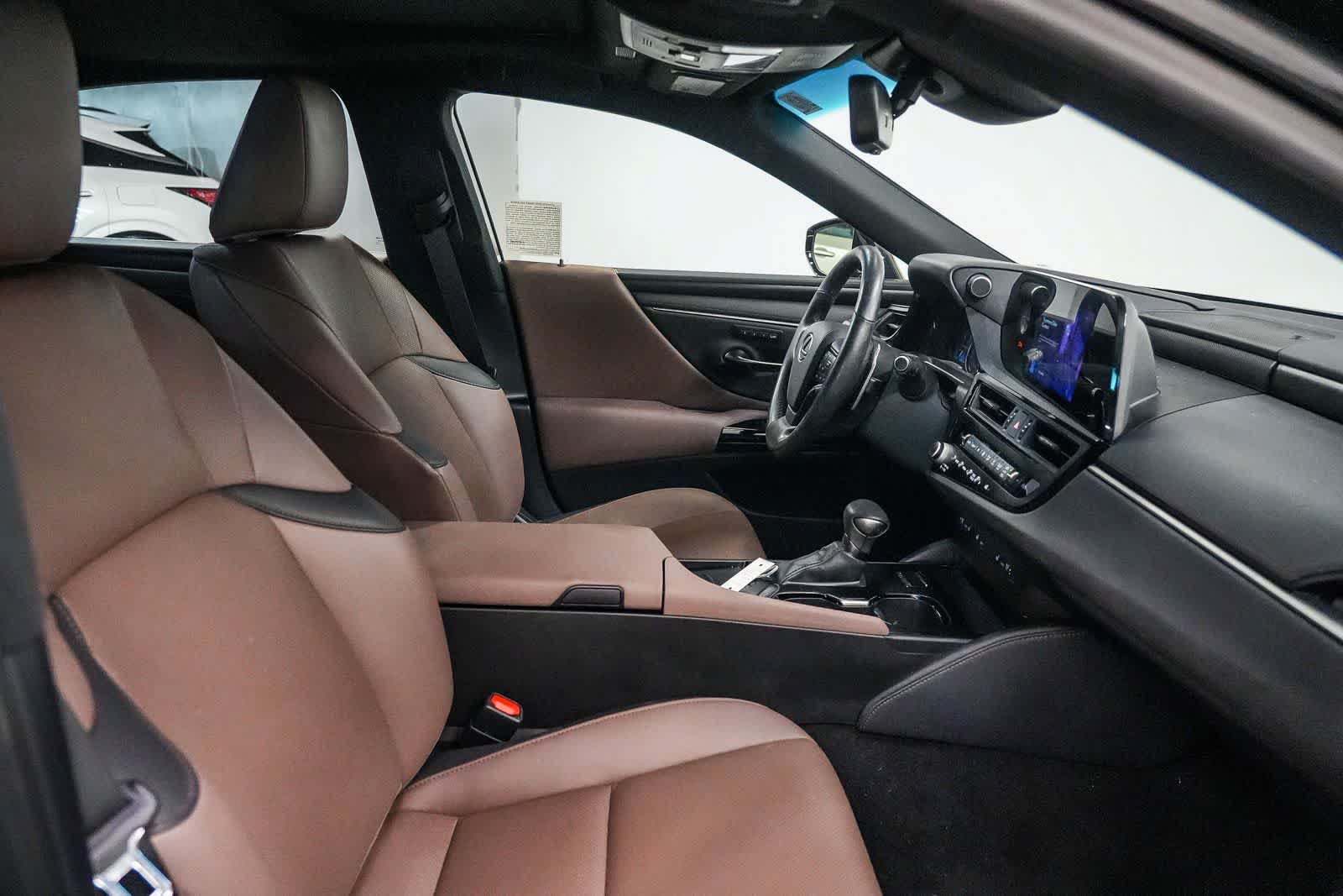 Used 2024 Lexus ES 300h w/ Premium Package FWD image 17