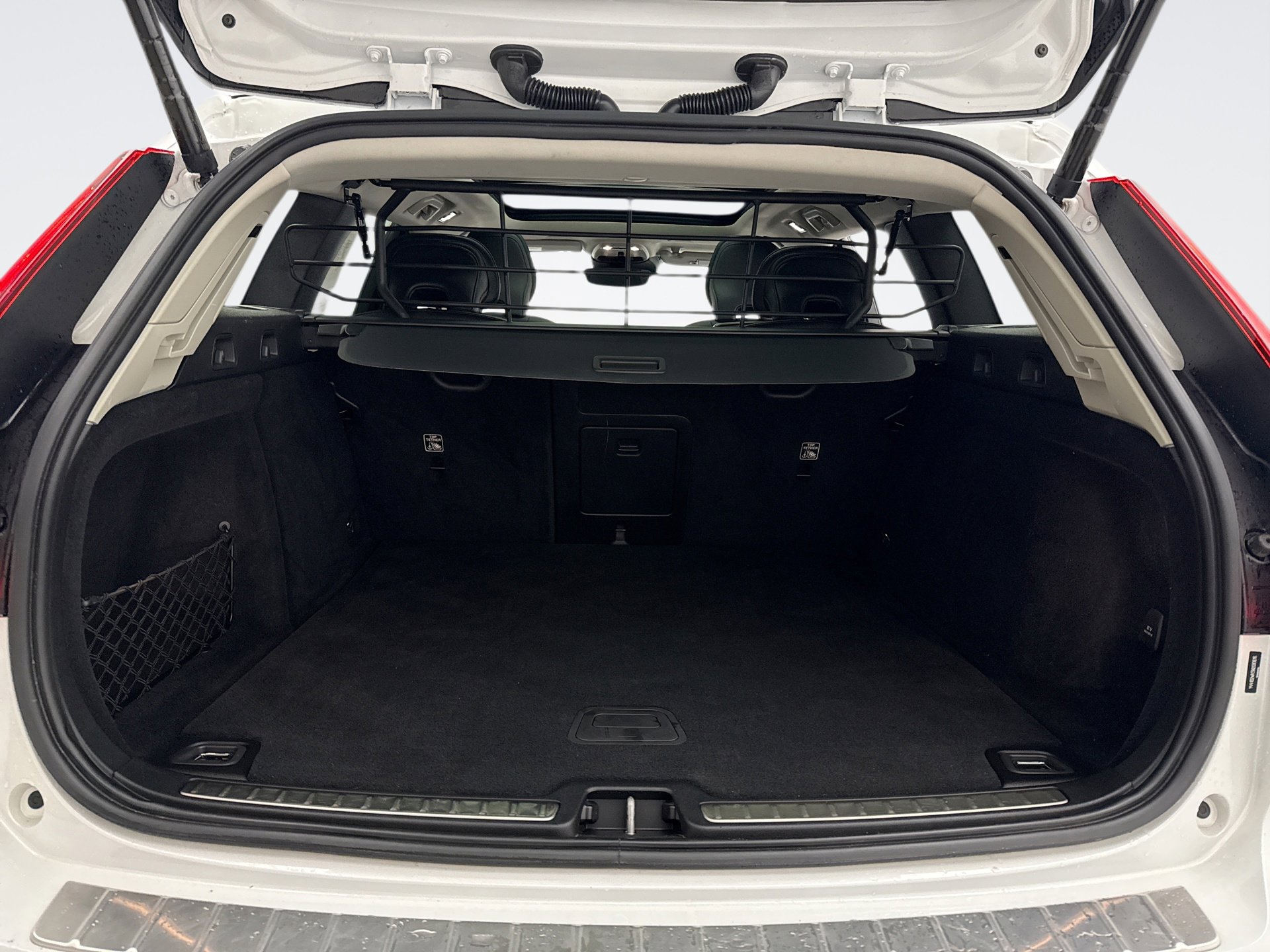 Used 2022 Volvo V60 T5 Cross Country image 18