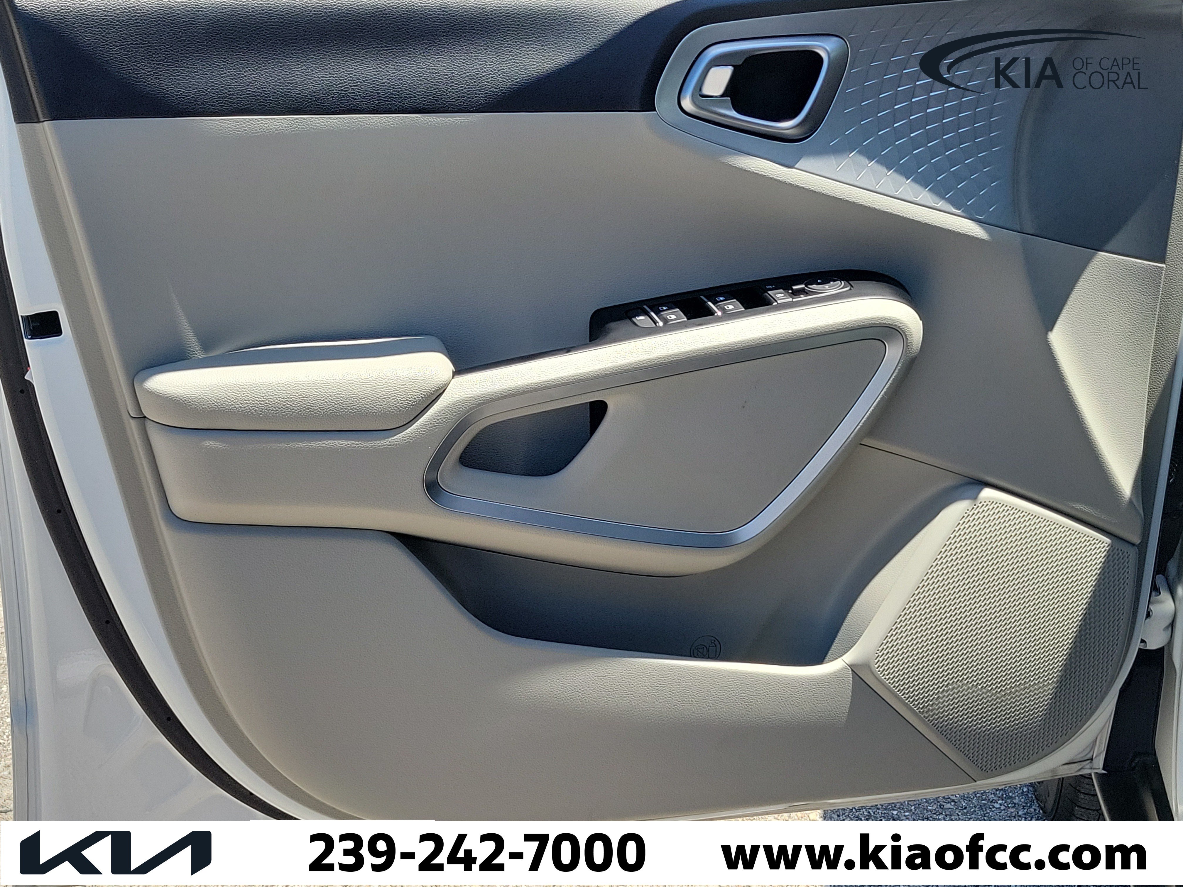 Used 2025 Kia Soul LX FWD image 23