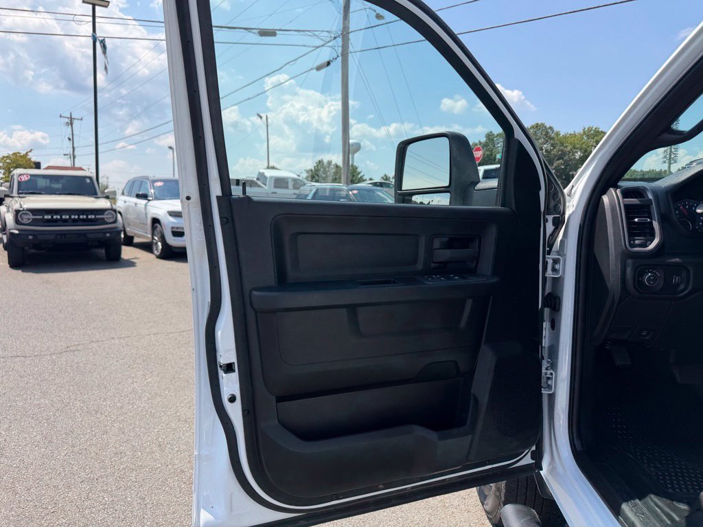 Used 2025 RAM 3500 Tradesman w/ Chrome Appearance Group AWD/4WD image 13