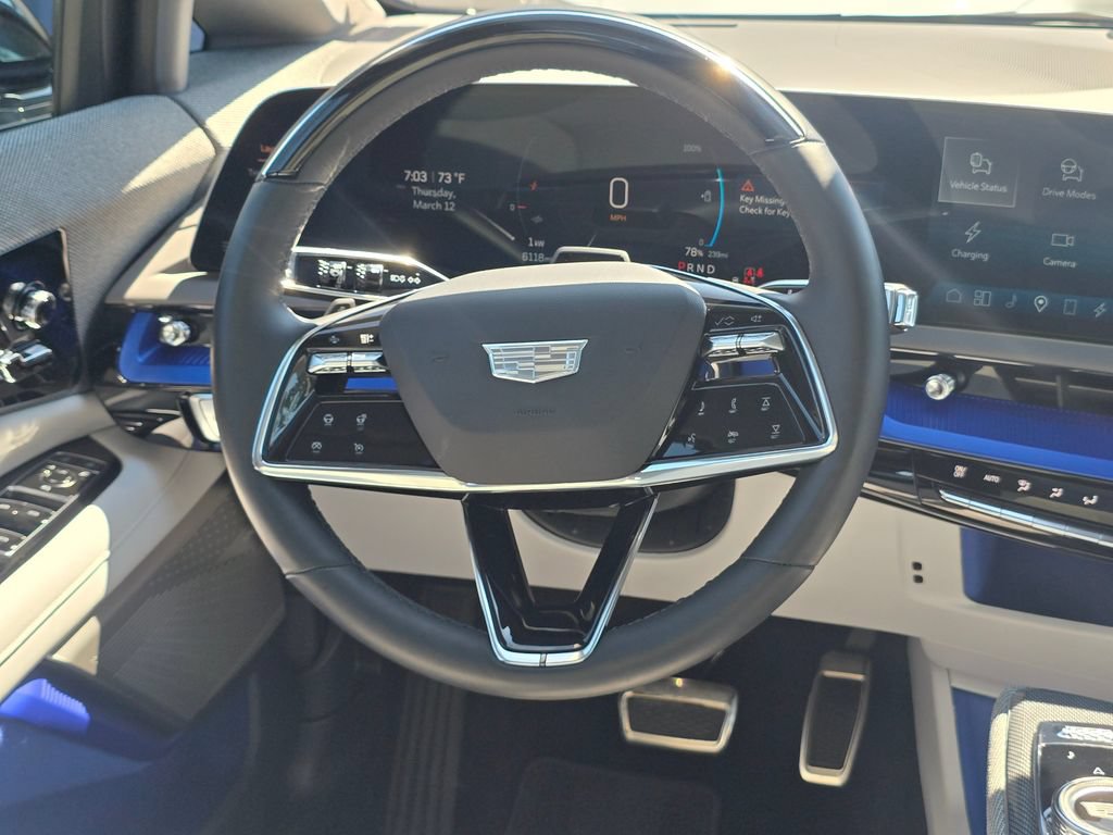 Used 2025 Cadillac Optiq Sport 1 w/ LPO, ONYX Package AWD/4WD image 19