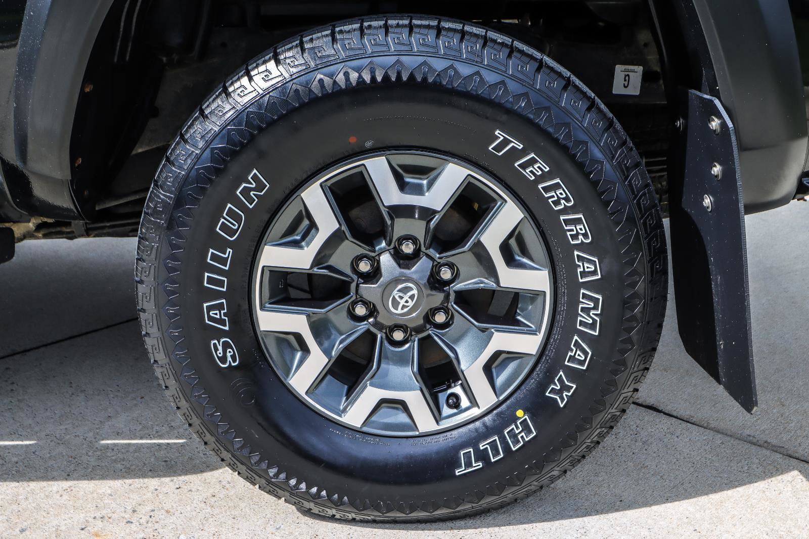 Used 2017 Toyota Tacoma TRD Off-Road w/ Tow Package (A/T) AWD/4WD image 23