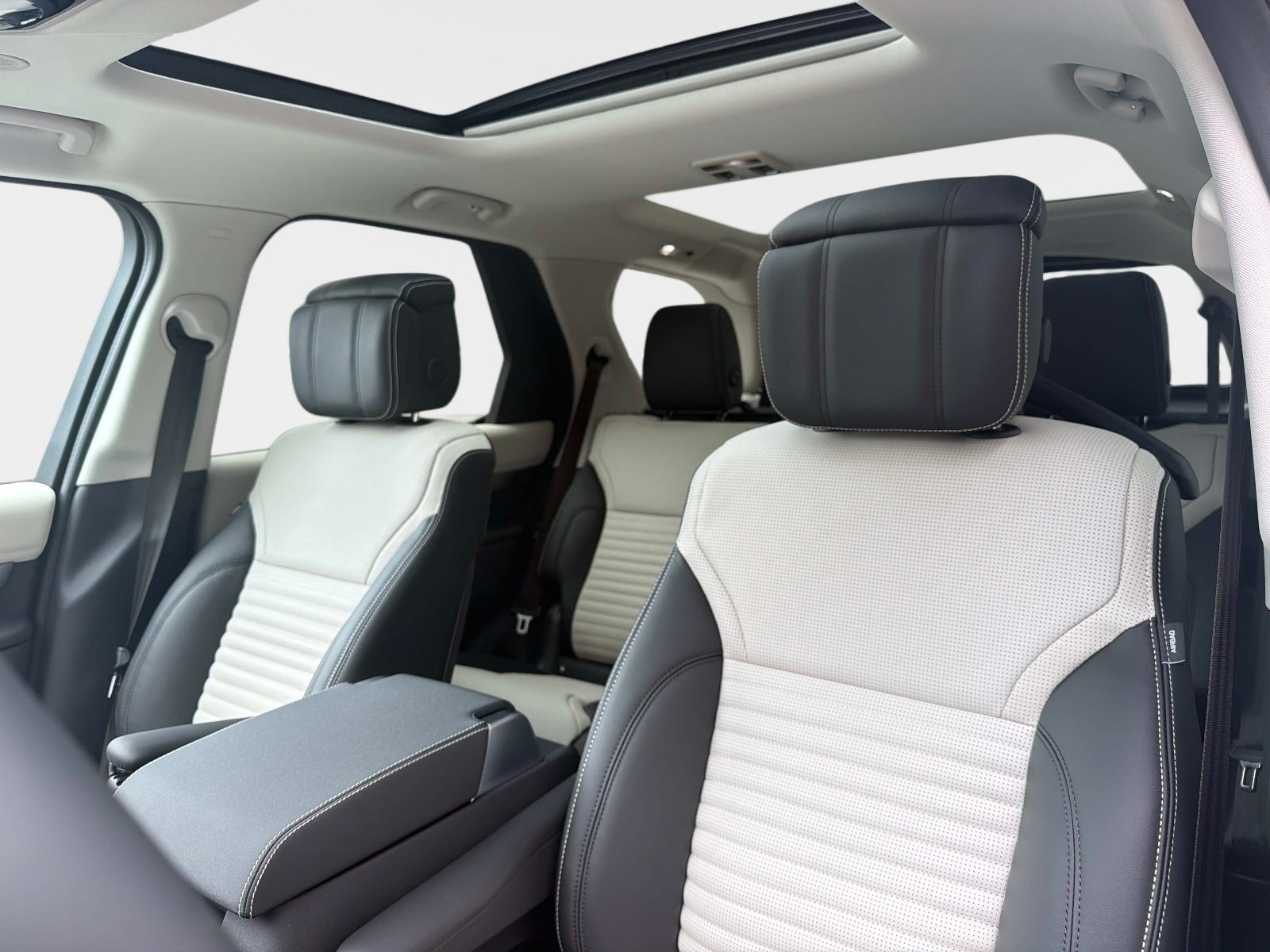 New 2026 Land Rover Discovery Dynamic SE AWD/4WD image 19