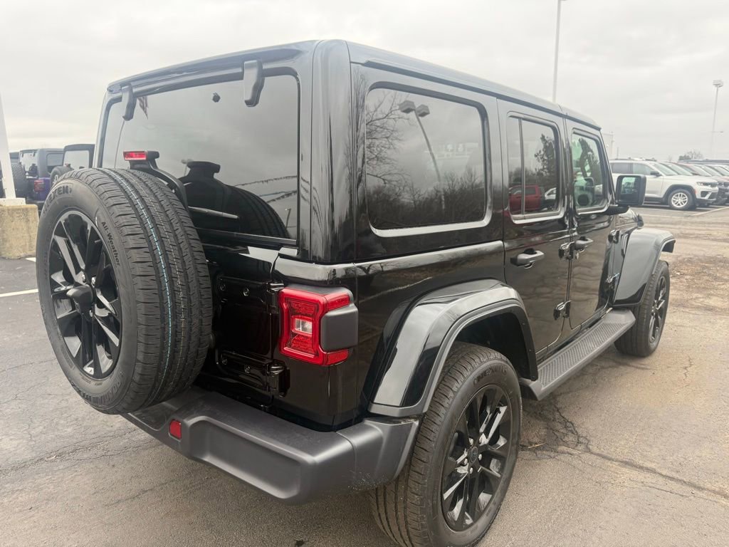 Used 2025 Jeep Wrangler Unlimited Sahara image 3