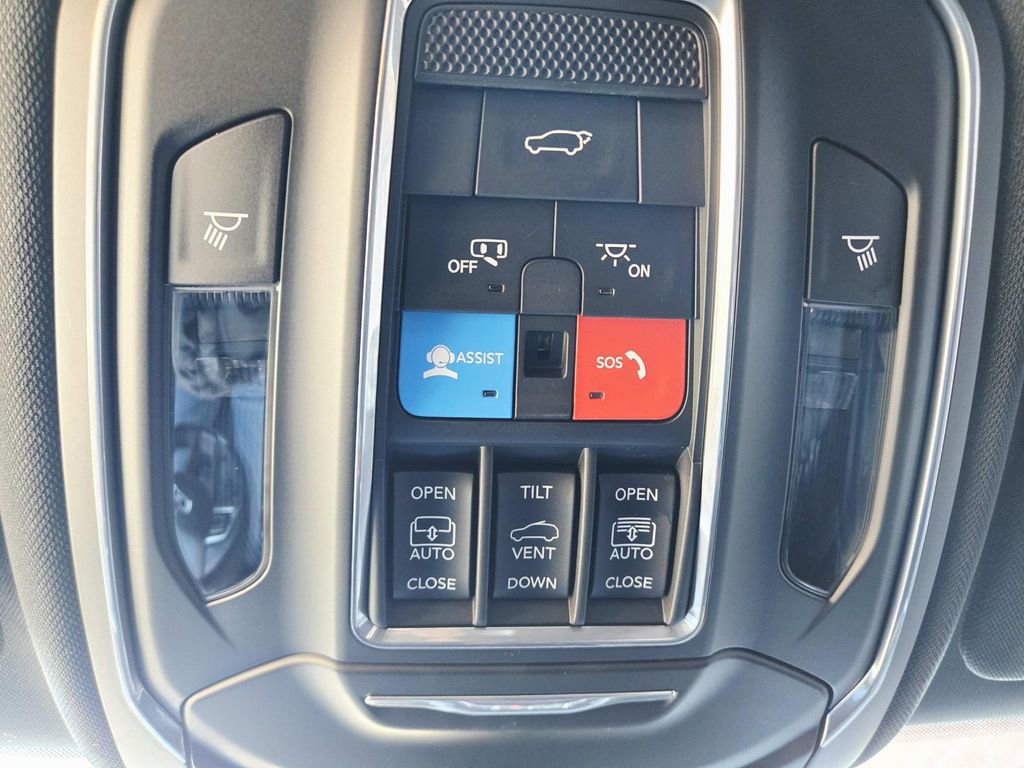 Used 2025 Jeep Grand Cherokee Summit w/ Adv Protech Group IV image 34