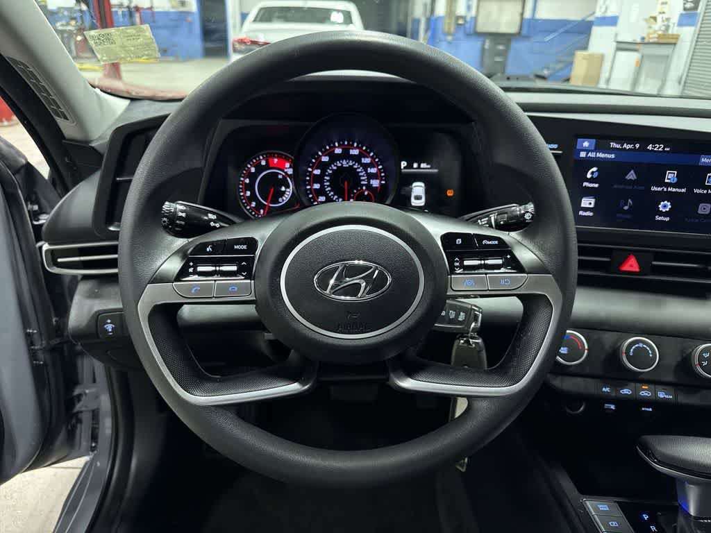 Used 2022 Hyundai Elantra SE FWD image 18