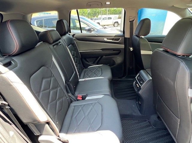 New 2026 Volkswagen Atlas Peak Edition image 17