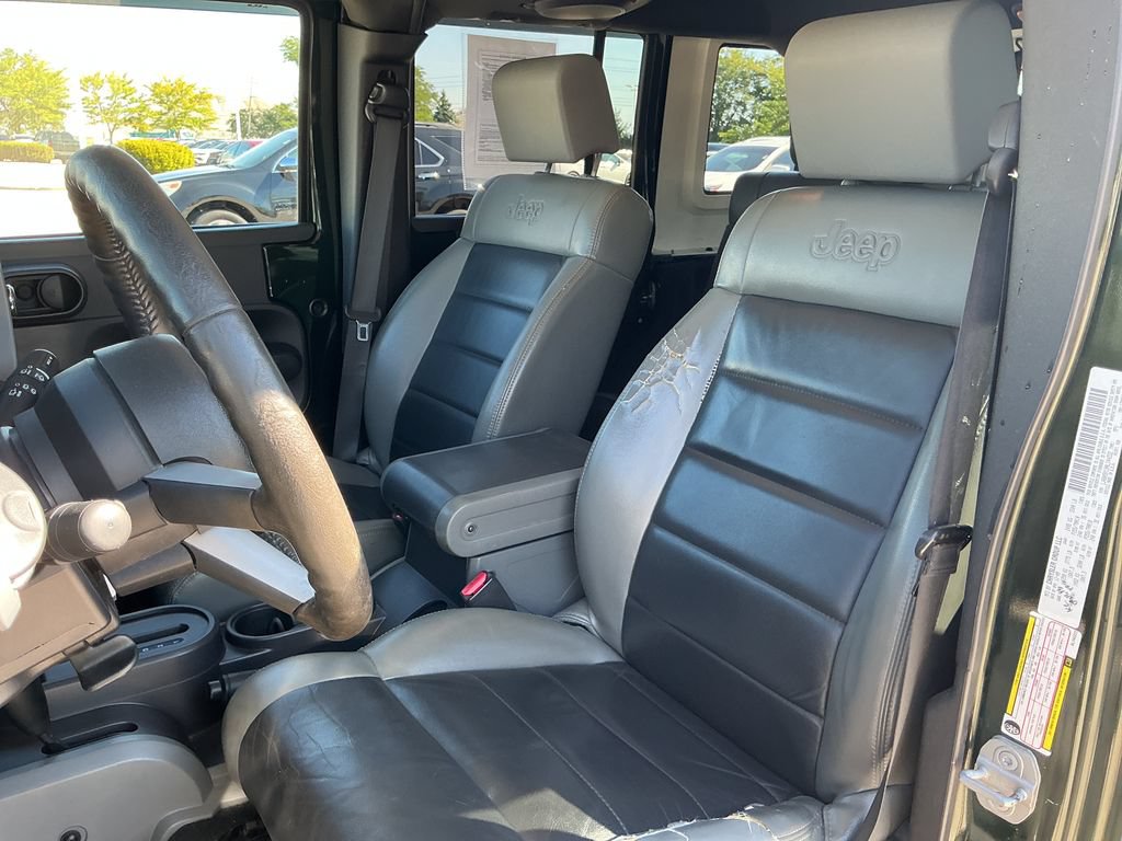 Used 2010 Jeep Wrangler Unlimited Sahara w/ Dual Top Group AWD/4WD image 9