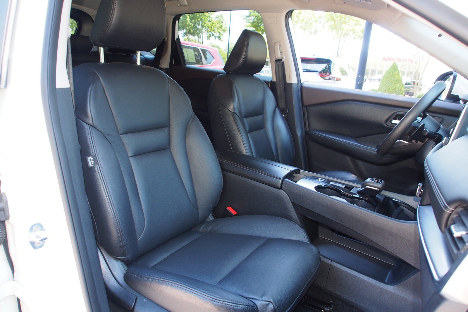 Used 2023 Nissan Rogue SV FWD image 11