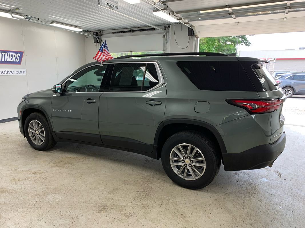 Used 2022 Chevrolet Traverse LT image 3