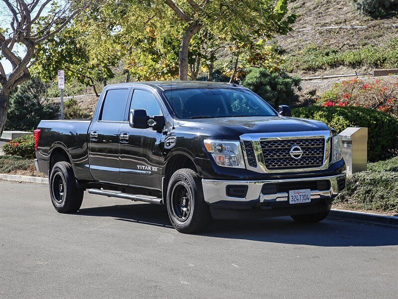 Used 2017 Nissan Titan SV RWD image 9
