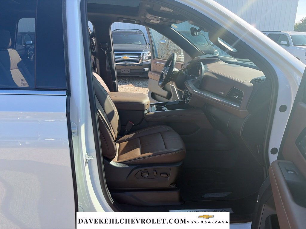 Used 2025 Chevrolet Tahoe High Country AWD/4WD image 27