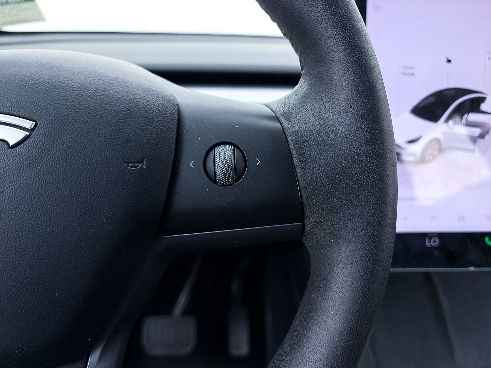 Used 2022 Tesla Model Y Long Range image 28