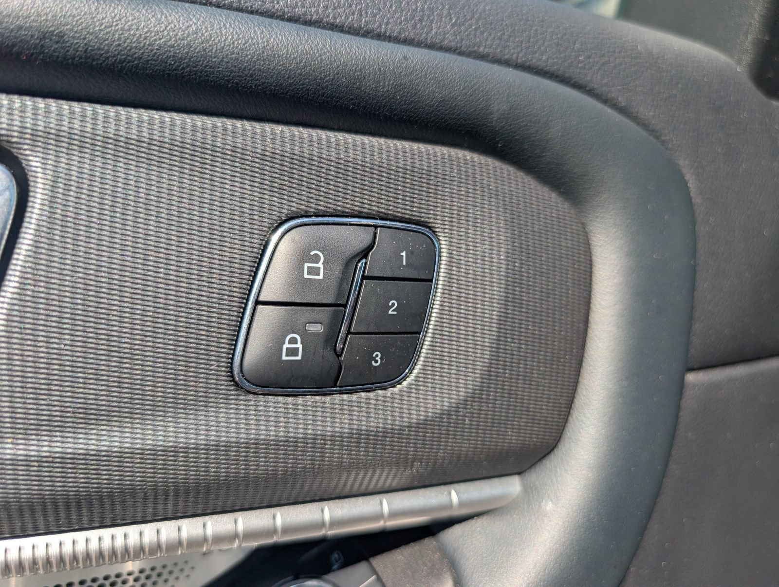 Used 2025 Ford Explorer ST AWD/4WD image 26