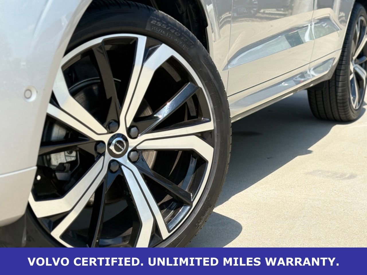 Certified 2023 Volvo XC60 B5 Ultimate w/ Climate Package image 11