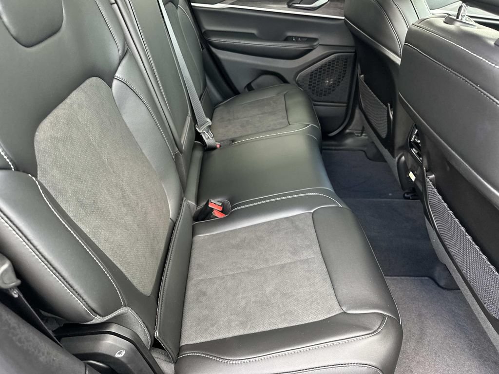 New 2026 Jeep Grand Cherokee Altitude AWD/4WD image 16