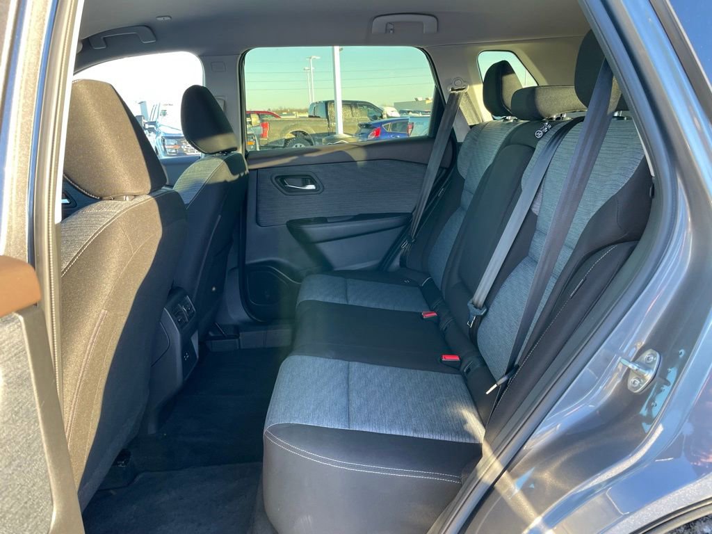 Used 2023 Nissan Rogue SV image 8