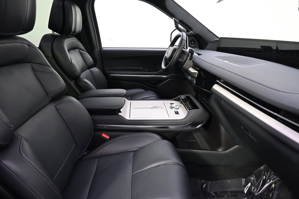 New 2025 Lincoln Navigator L Reserve w/ Jet Appearance Package image 16