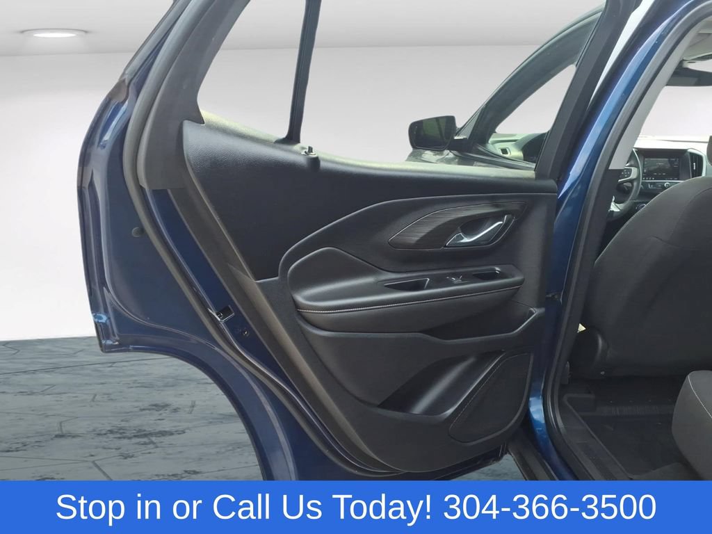 Used 2023 GMC Terrain SLE w/ Driver Convenience Package FWD image 11