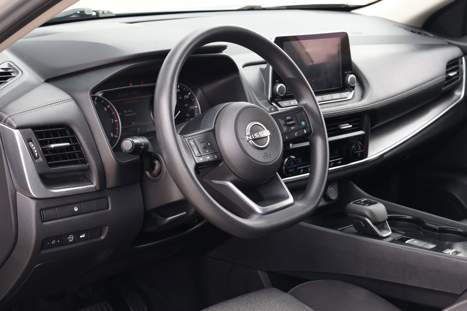 Used 2024 Nissan Rogue SV image 13