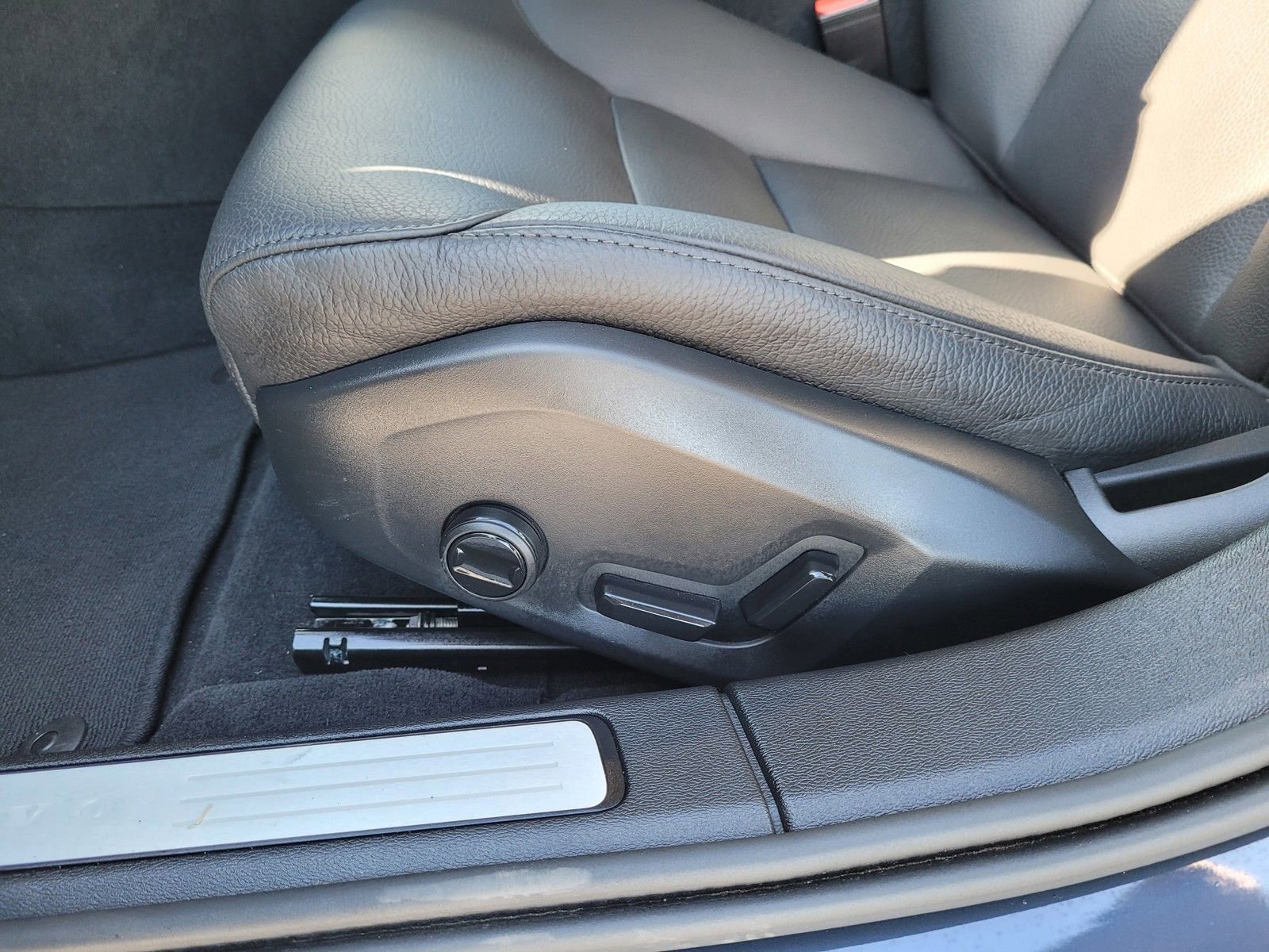 Used 2025 Volvo V60 B5 Cross Country Plus image 10