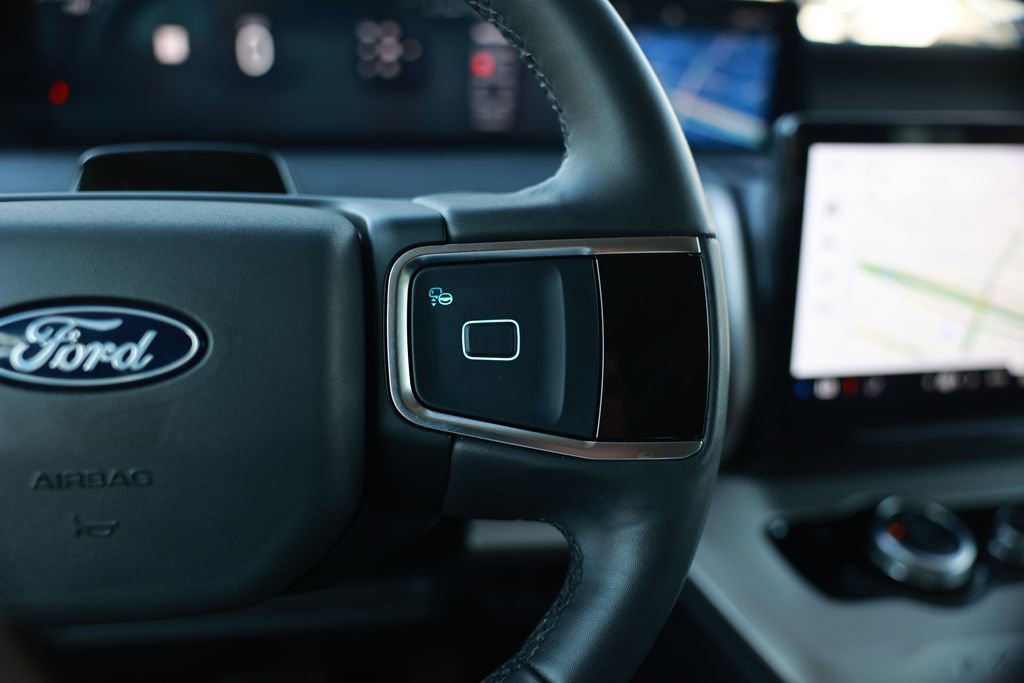 Used 2025 Ford Expedition Active image 23