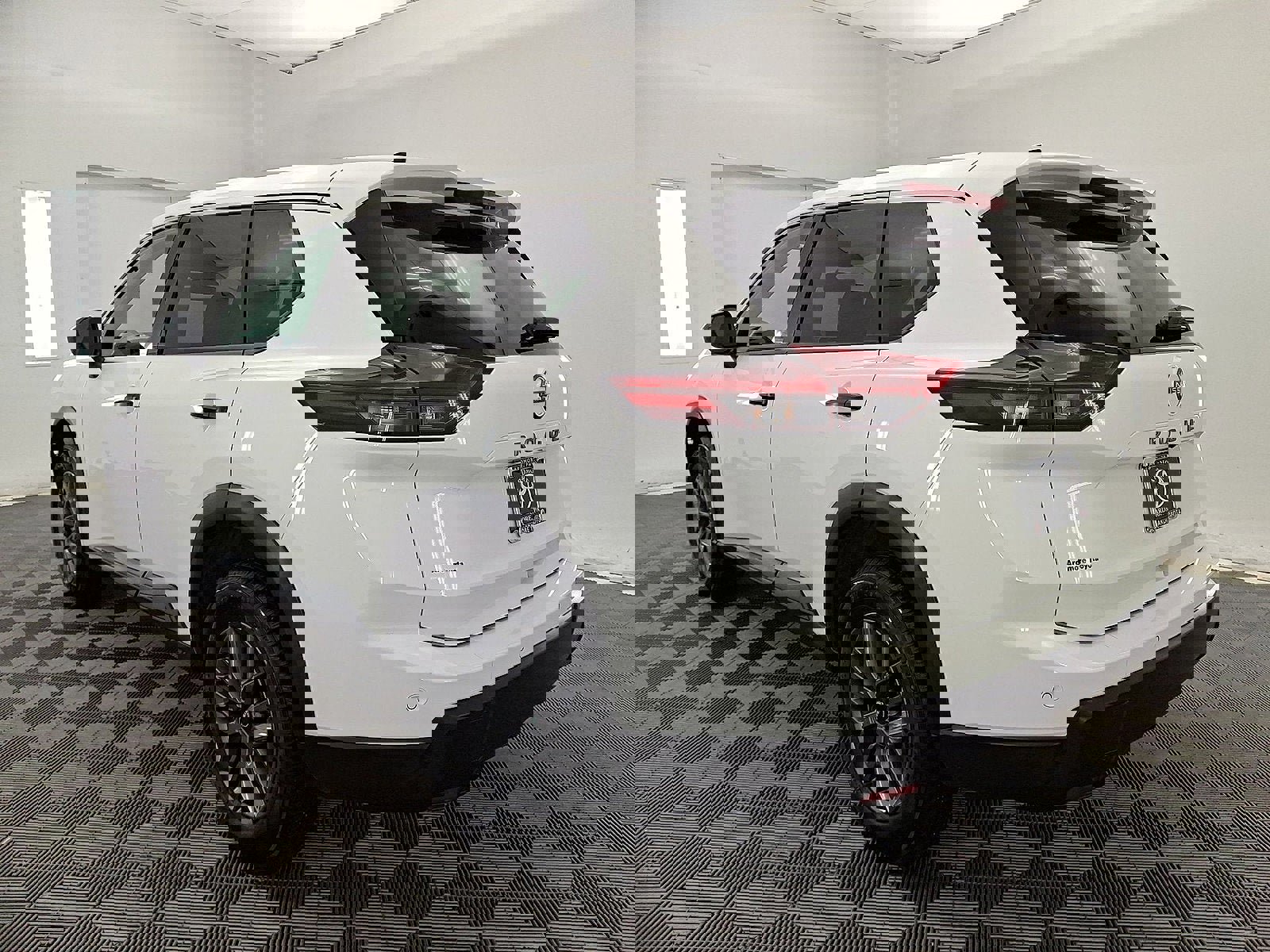 Used 2024 Nissan Rogue S image 21