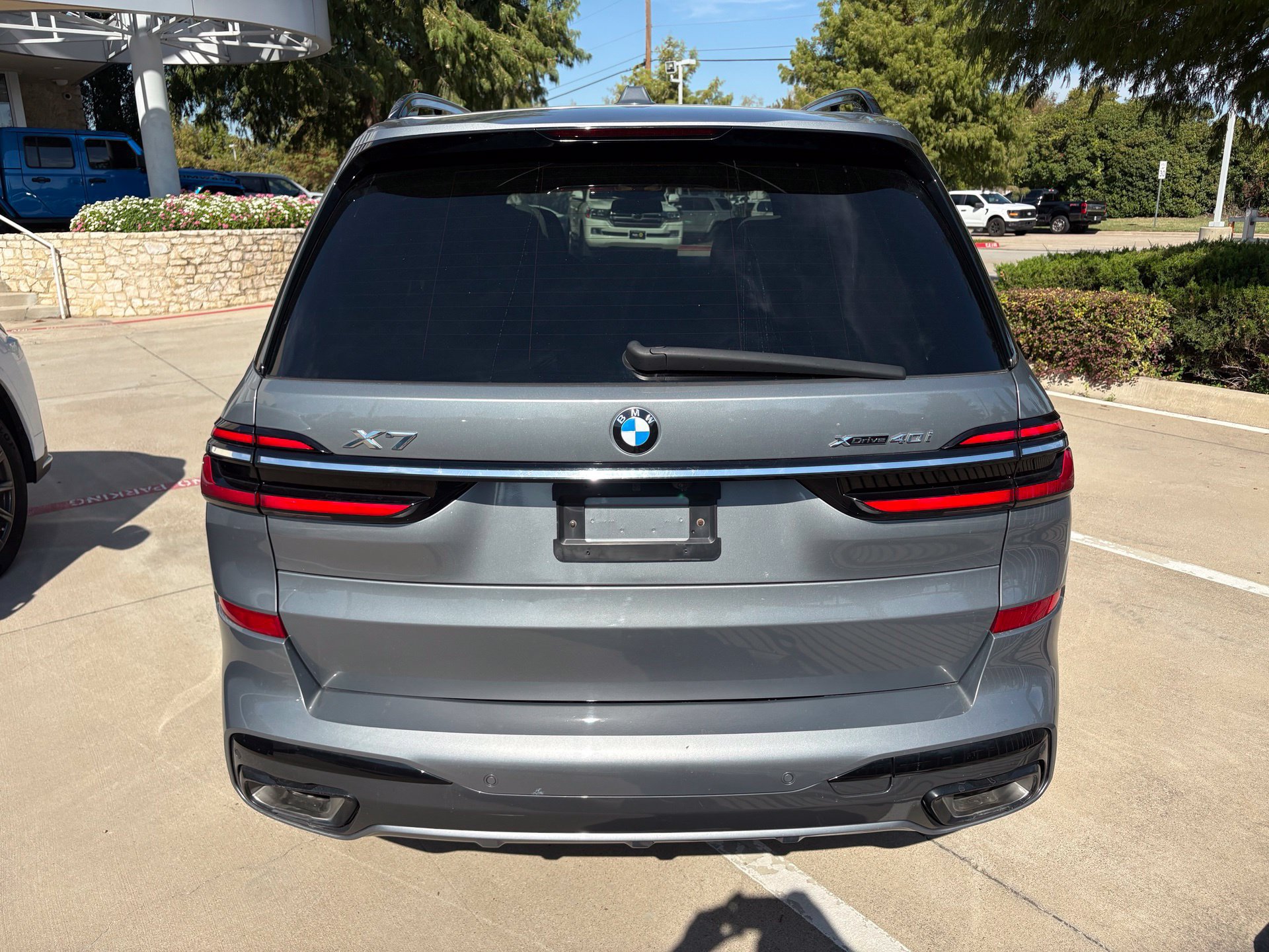 Used 2023 BMW X7 xDrive40i w/ M Sport Package AWD/4WD image 5