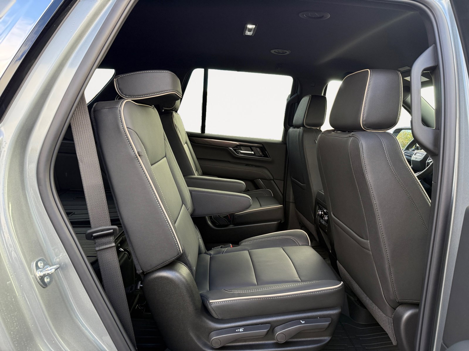 New 2026 GMC Yukon Elevation w/ LPO, Floor Liner Package image 18