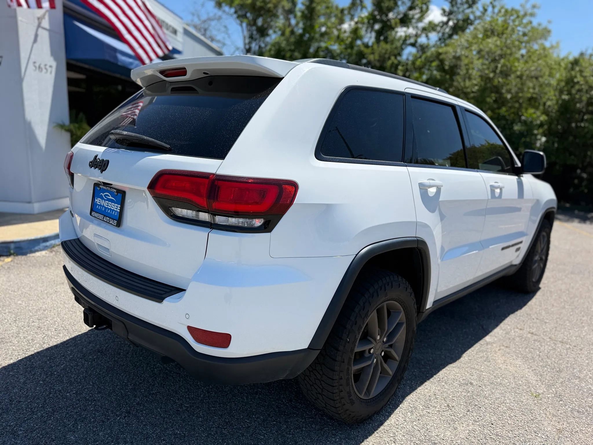 Used 2016 Jeep Grand Cherokee Laredo 75th Anniversary AWD/4WD image 8