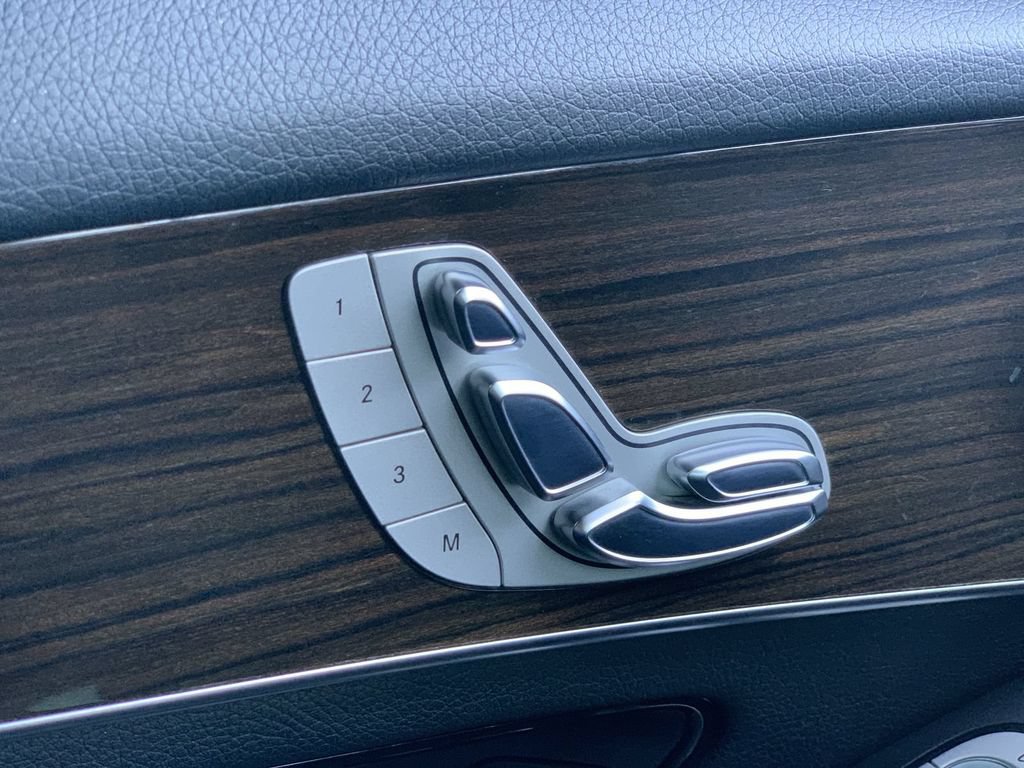 Used 2018 Mercedes-Benz GLC 300 4MATIC image 16