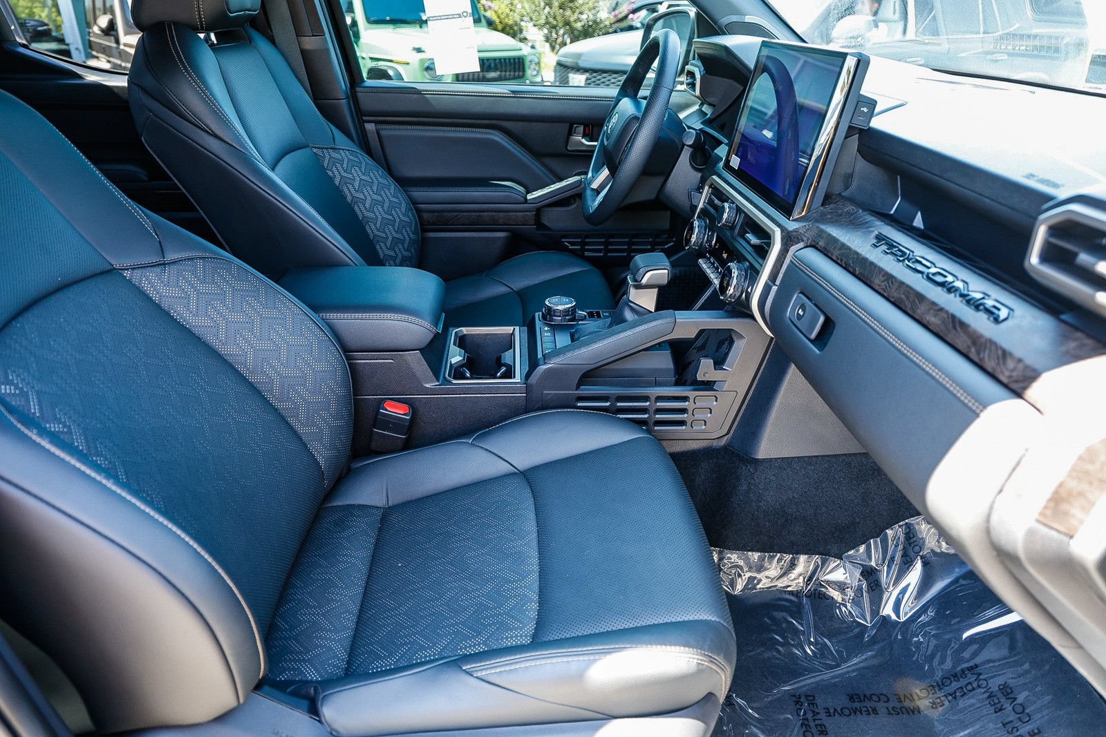 Used 2025 Toyota Tacoma Limited AWD/4WD image 17