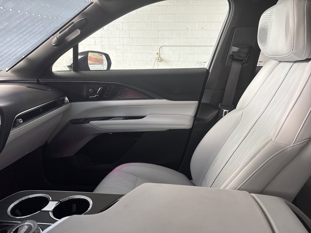 Used 2023 Cadillac Lyriq 2WD image 38