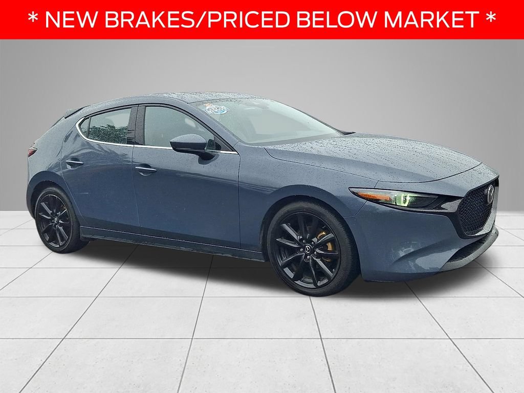 Used 2020 MAZDA MAZDA3 Hatchback w/ Premium Package FWD image 3