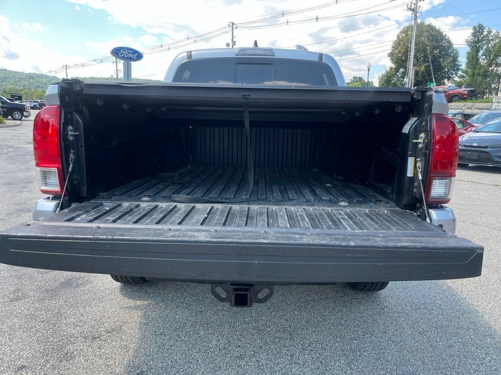 Used 2020 Toyota Tacoma SR5 AWD/4WD image 5