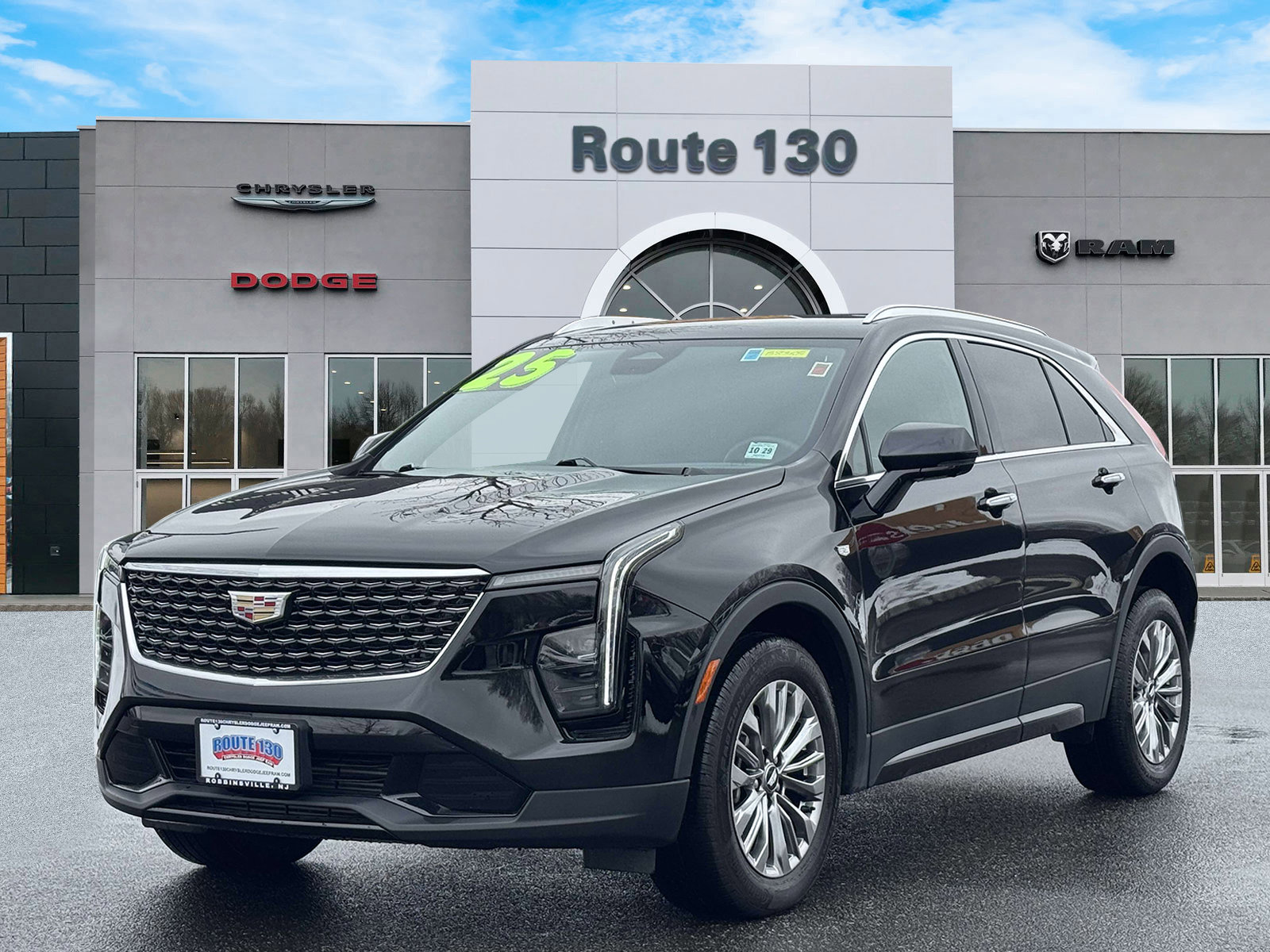 Used 2025 Cadillac XT4 Premium Luxury image 2