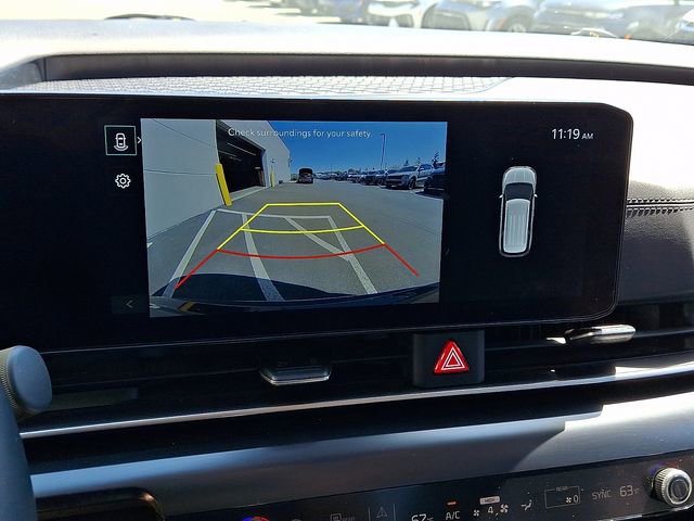 Used 2025 Kia Carnival FWD image 17