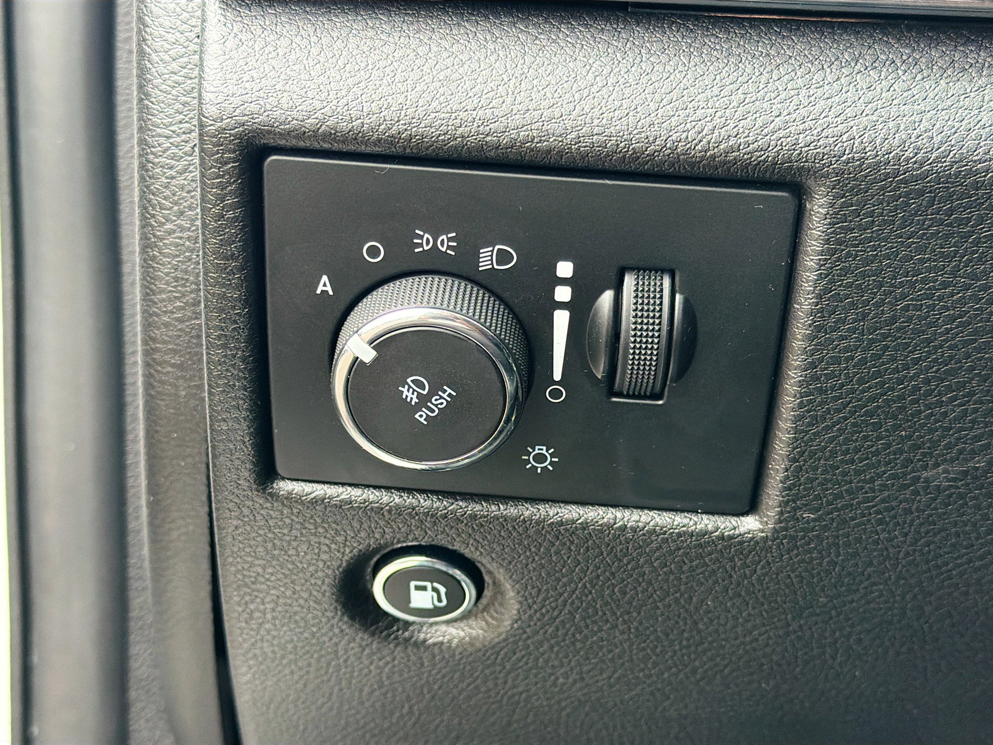 Used 2020 Jeep Grand Cherokee Overland image 33