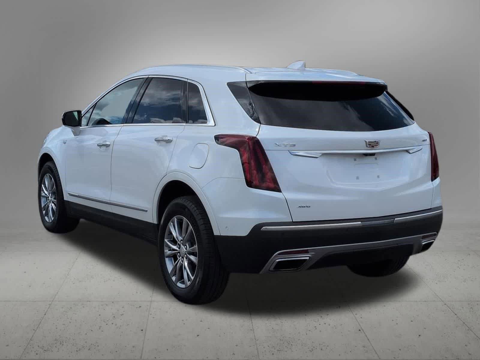 Used 2023 Cadillac XT5 Premium Luxury w/ Technology Package AWD/4WD image 4