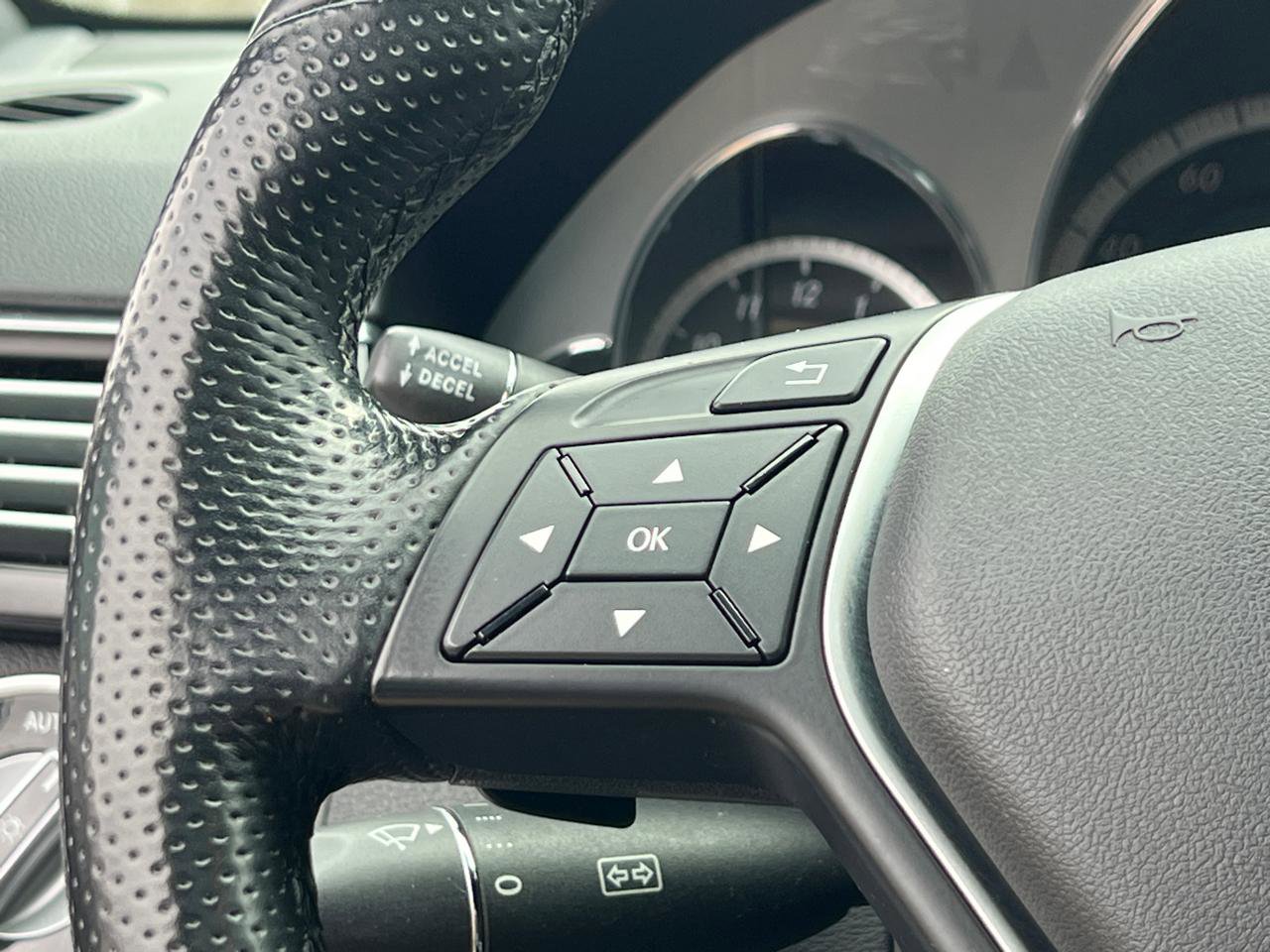 Used 2013 Mercedes-Benz E 350 E350 4MATIC Sedan image 19