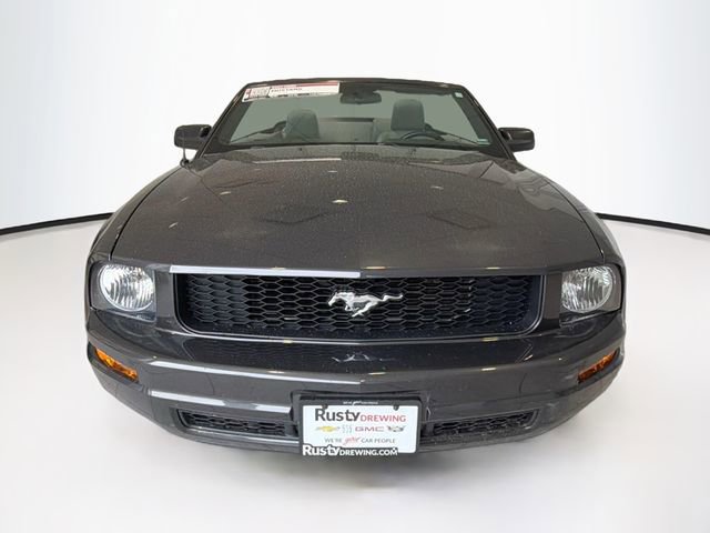 Used 2007 Ford Mustang Deluxe image 2