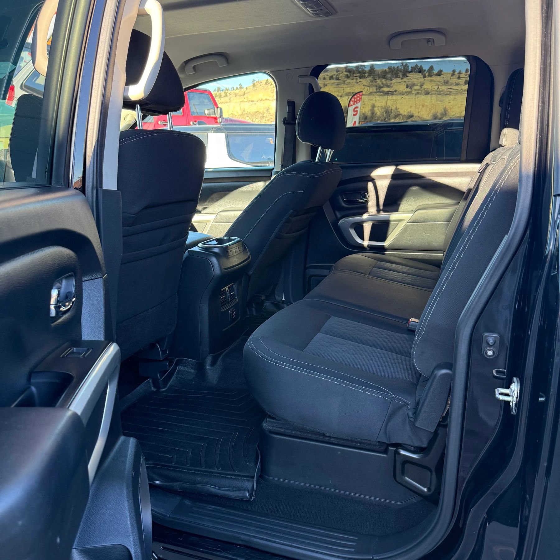 Used 2016 Nissan Titan PRO-4X AWD/4WD image 11
